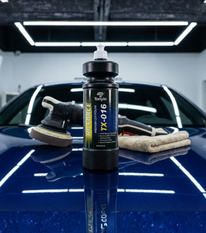 Medium Cut Polish (M+) by Rocket Science Alliance in a 1L bottle, showcasing a smooth, glossy surface with the product label visible.