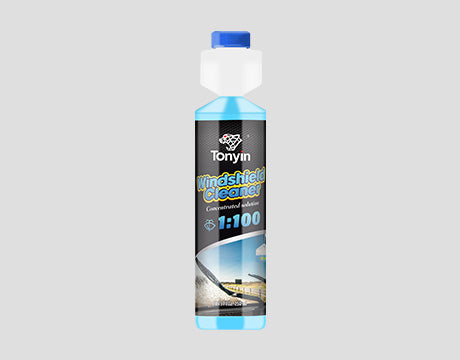 Rocket Science Alliance Windshield Cleaner 500ml bottle with spray nozzle for crystal clear vehicle windows.